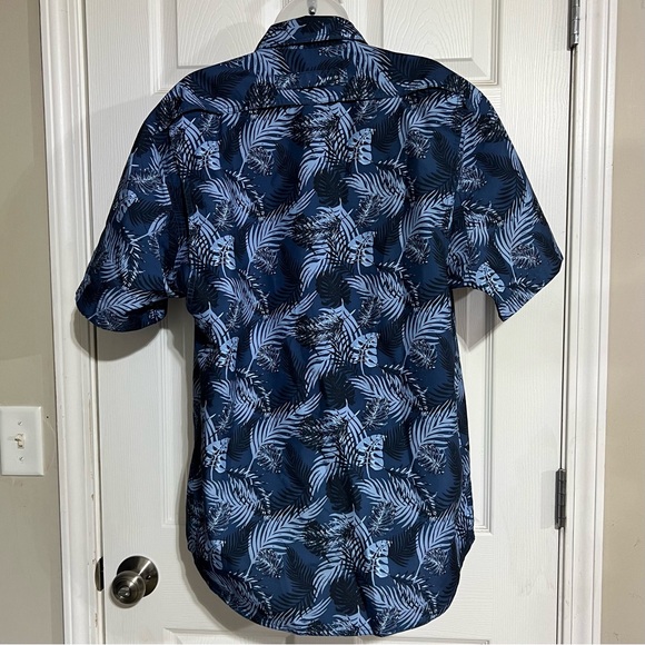 Duluth Trading Company Blue Leaf Hawaiian Print Button Down Shirt, Size Medium - Picture 3 of 4